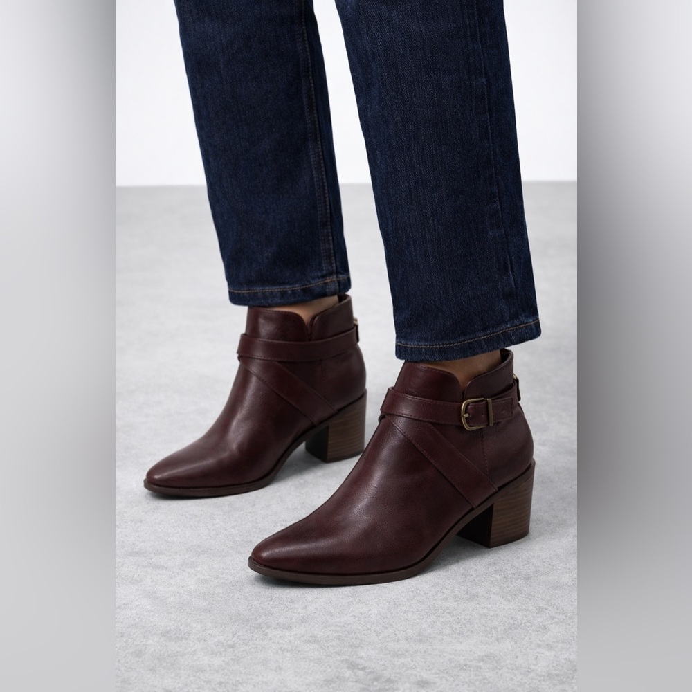 Frye & Co Women’s Vegan Leather Ankle Booties Buckle Block Heel Redwood 9.5